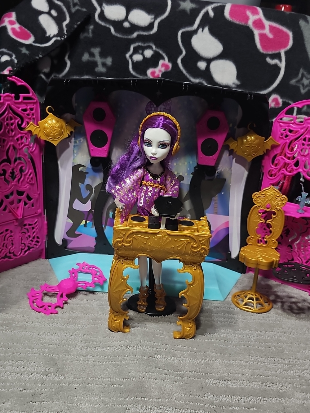 Monster High 13 Wishes Party Lounge Playset & Spectra Vondergeist Doll 2010 OOB